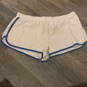 Women’s white soft shorts size XXL